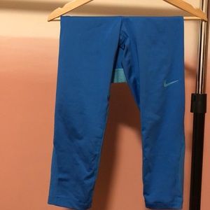Nike Pro cropped athletic pants